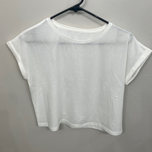 ZYIA Tops - Zyia cropped tee